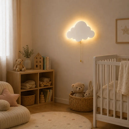 Cumulus - veilleuse murale nuage installée dans une chambre de bébé, au-dessus du lit à barreaux - Cocon de Lune