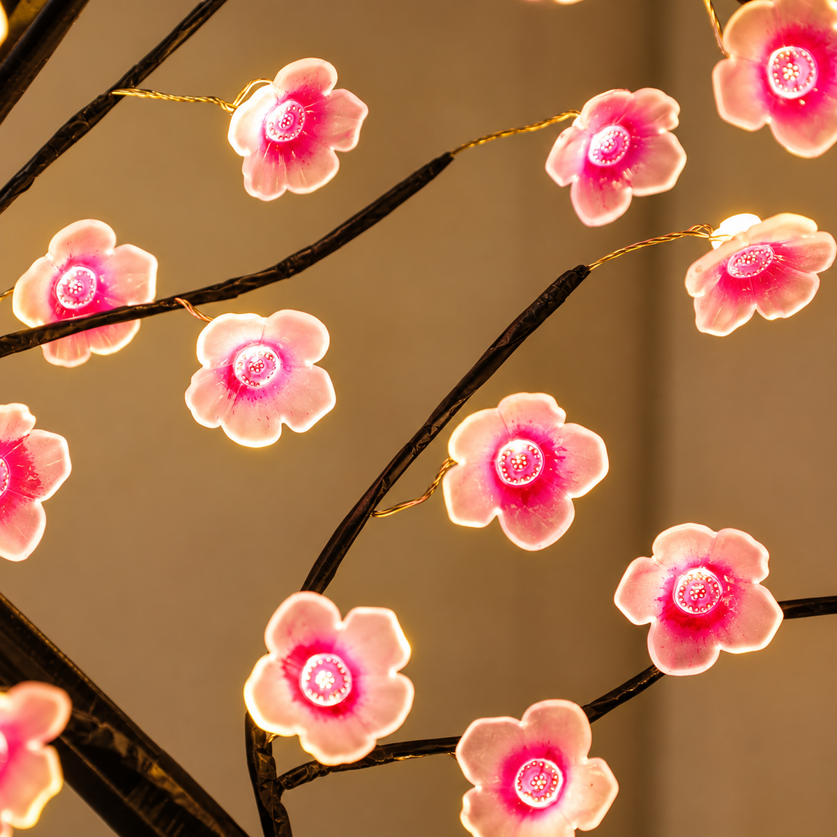 Lampe de Chevet Arbre Lumineux Bonsaï - Sylva, gros plan sur les fleurs de cerisier lumineuses | Cocon de Lune