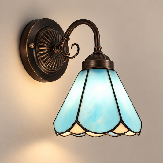 Applique murale Tiffany Frame, abat-jour en vitrail bleu et bras en métal bronze | Cocon de Lune