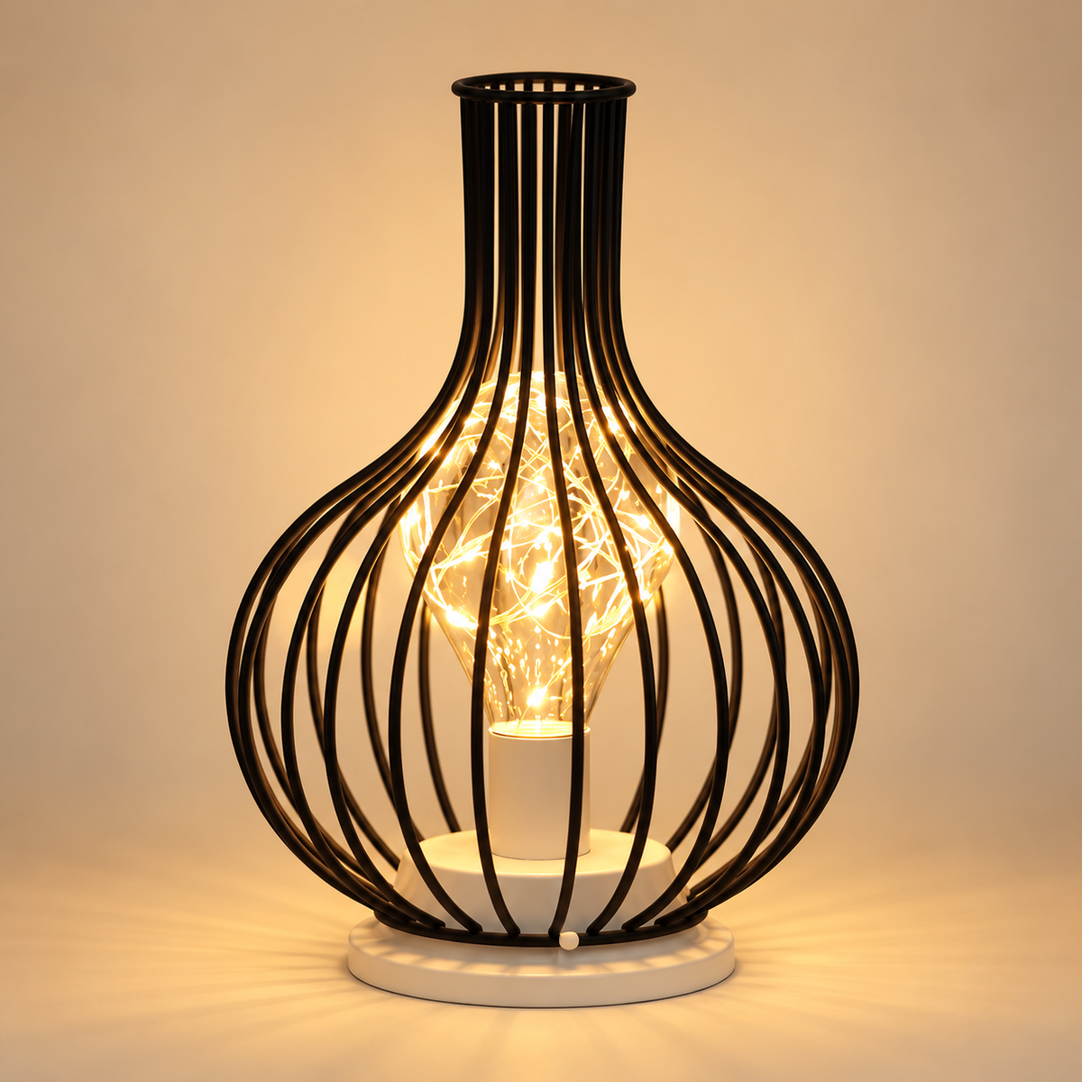 Lampe de chevet à pile BlackSteel en carafe, cage en fer noir et ampoule LED blanc chaud | Cocon de Lune