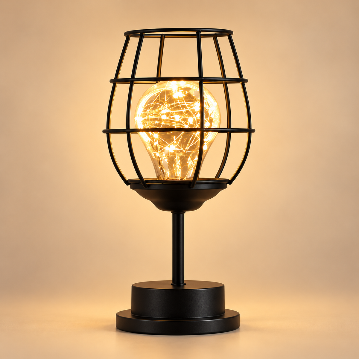 Lampe de chevet à pile BlackSteel en verre de vin, cage en fer noir et ampoule LED fil de cuivre | Cocon de Lune