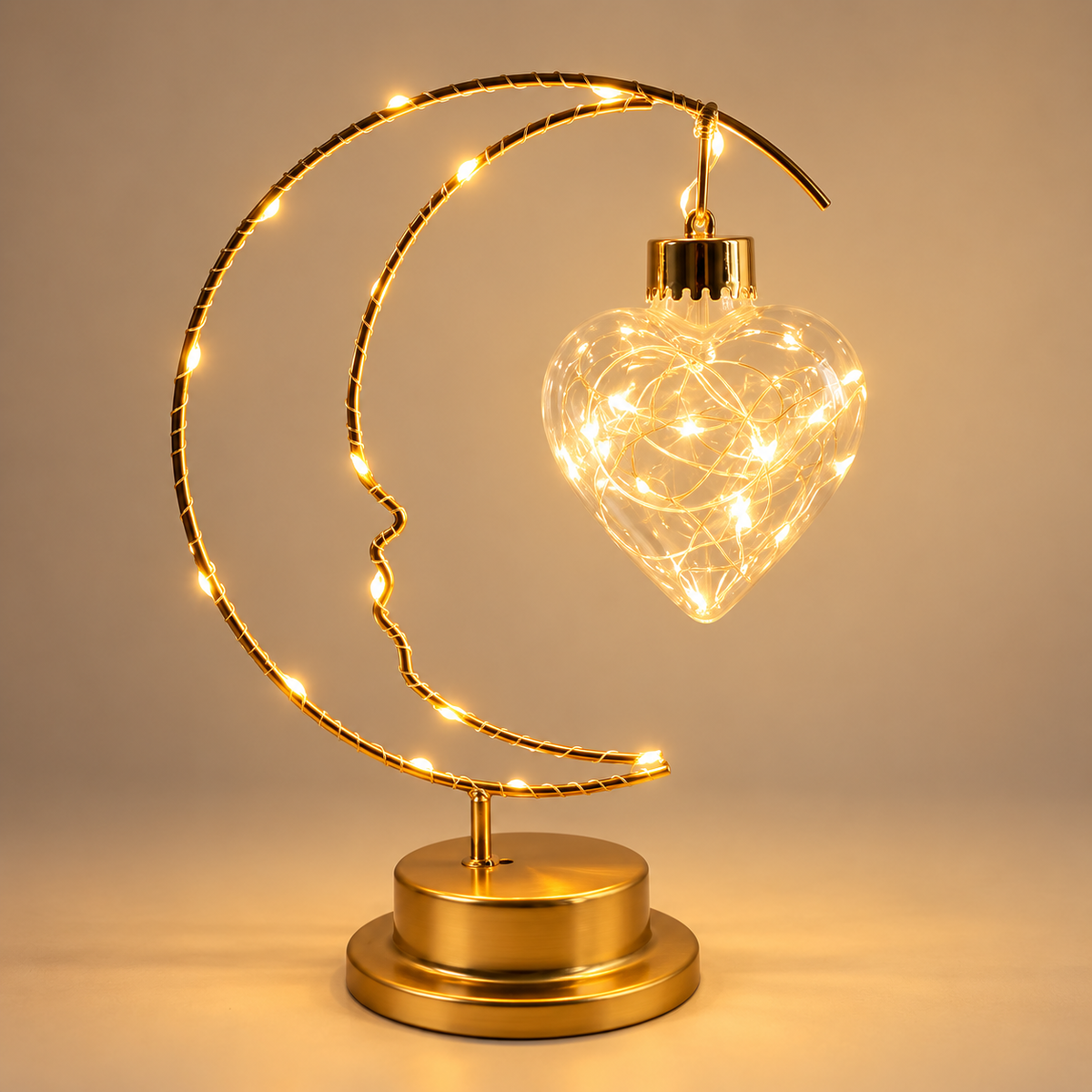 Lampe de chevet croissant de lune dorée Lumière d'Instant avec pendentif cœur et guirlande LED chaude | Cocon de Lune