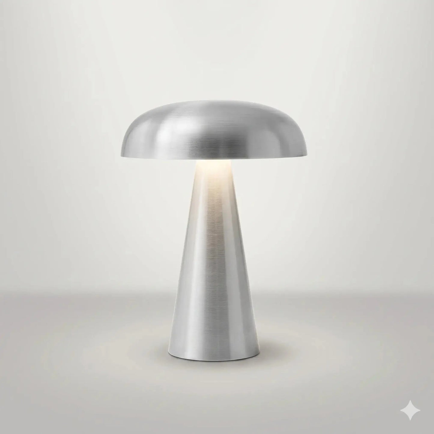 Lampe de Chevet Design-Minimal élégante et fonctionnelle Argent