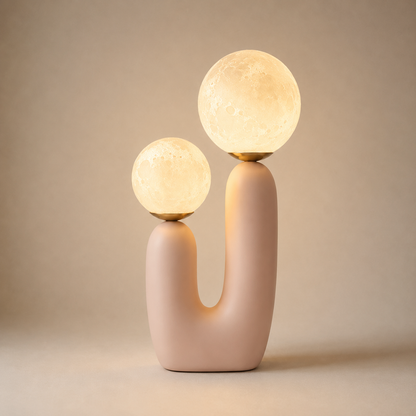 Lampe de chevet Duo de Lune allumée sur table de nuit | Cocon de Lune