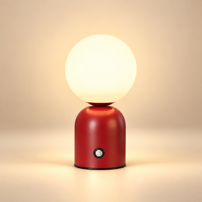 Lampe de Chevet Globe Rechargeable - Perle | Cocon de Lune - Rouge, globe blanc lumineux sur socle en métal rouge avec bouton tactile, allumée