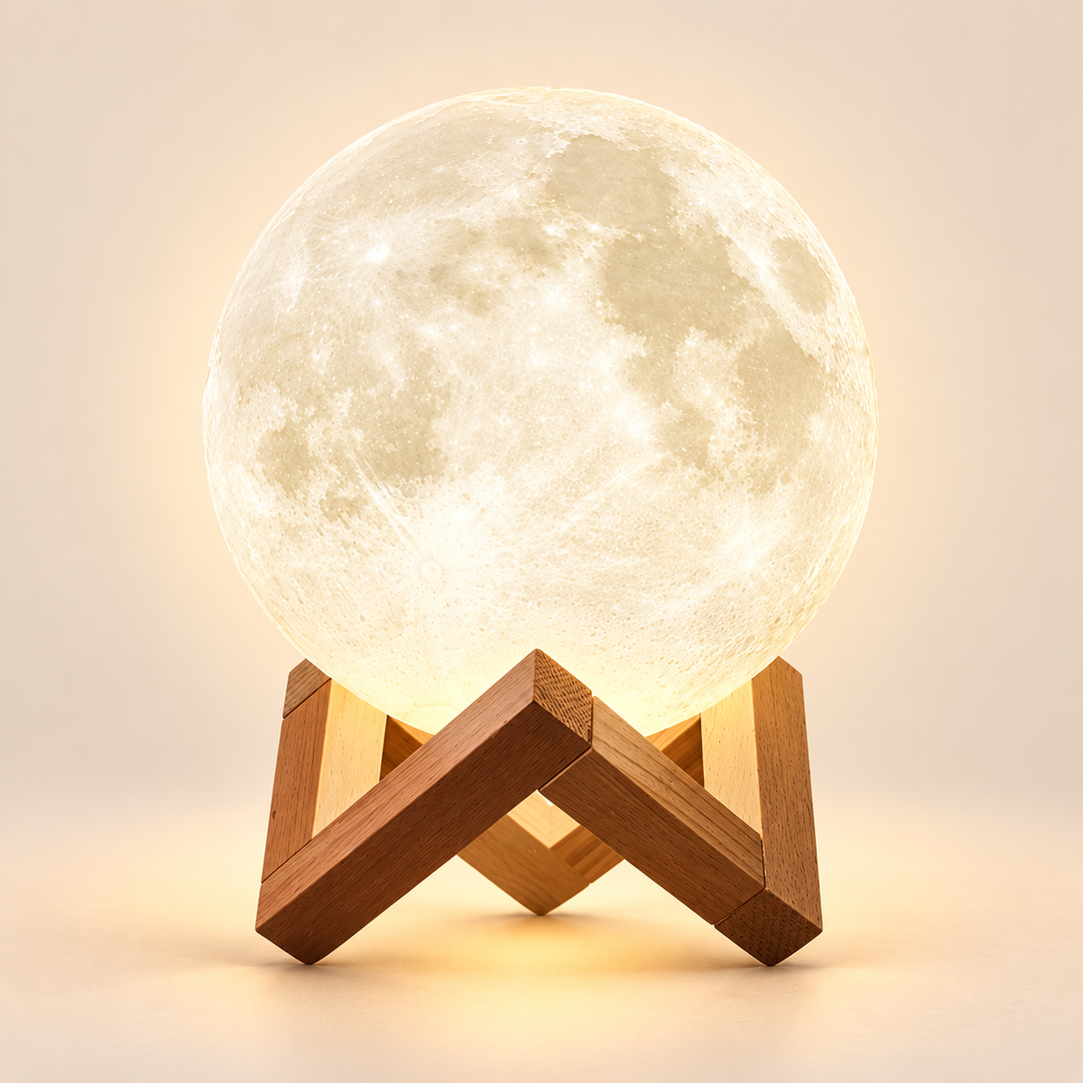 Lampe de Chevet Lune 16 Couleurs - Bois de Lune | Cocon de Lune - lune allumée sur son support en bois