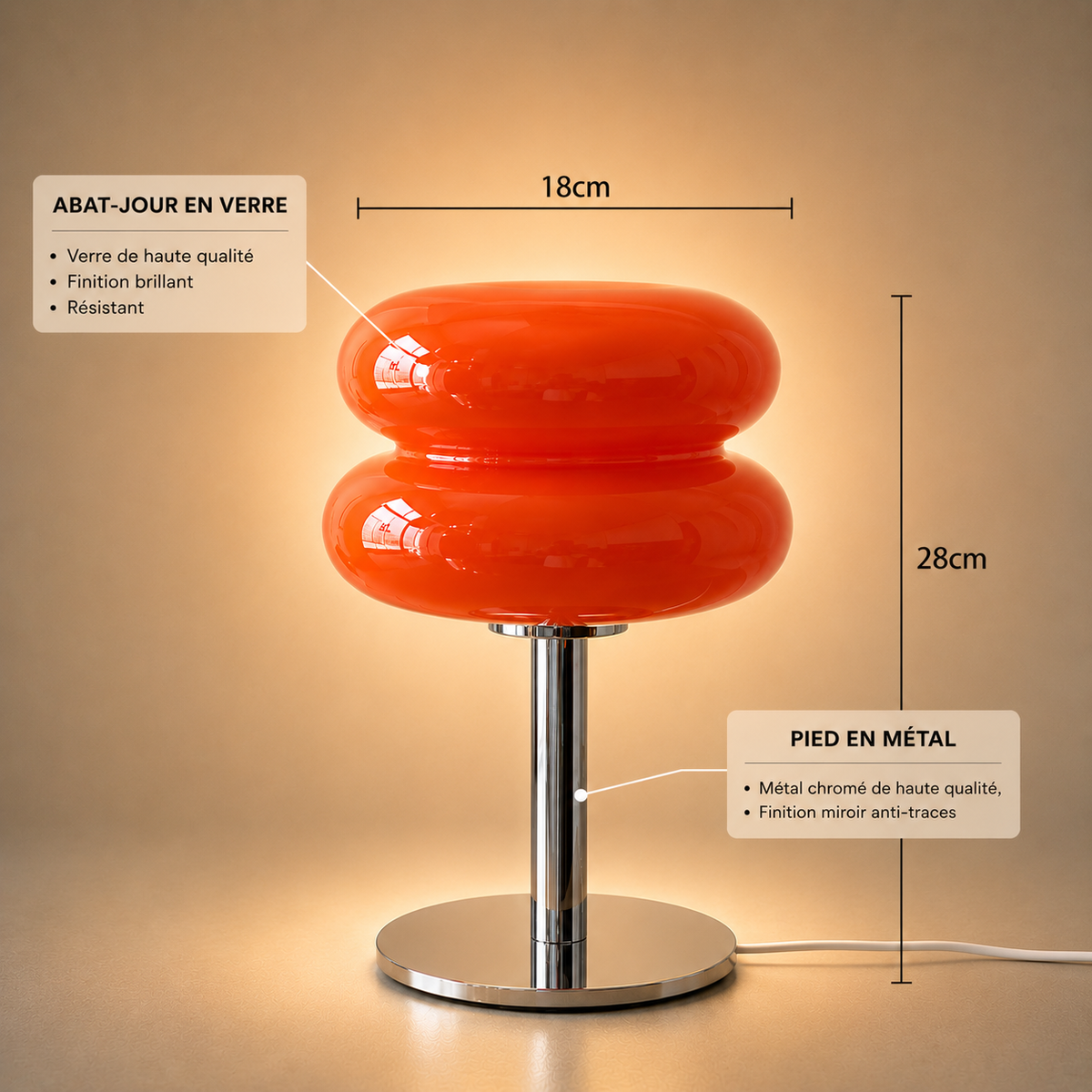 Lampe de chevet Zenko en verre allumée sur table de nuit dans une chambre cosy | Cocon de Lune