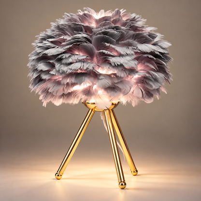 Lampe de chevet plume dorée Modena Or Gris : abat-jour en plumes grises sur trépied doré | Cocon de Lune