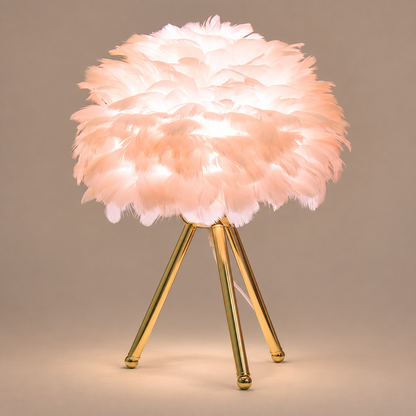 Lampe de chevet plume Modena Or Rose : abat-jour en plumes roses sur trépied doré | Cocon de Lune