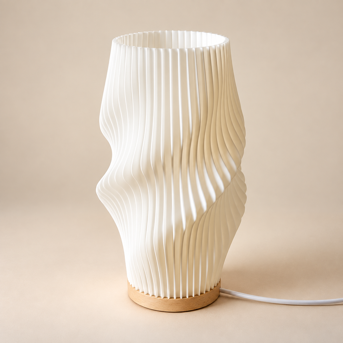 Lampe de chevet Spirale Torsade 29 cm éteinte : abat-jour blanc plissé et socle en bois | Cocon de Lune
