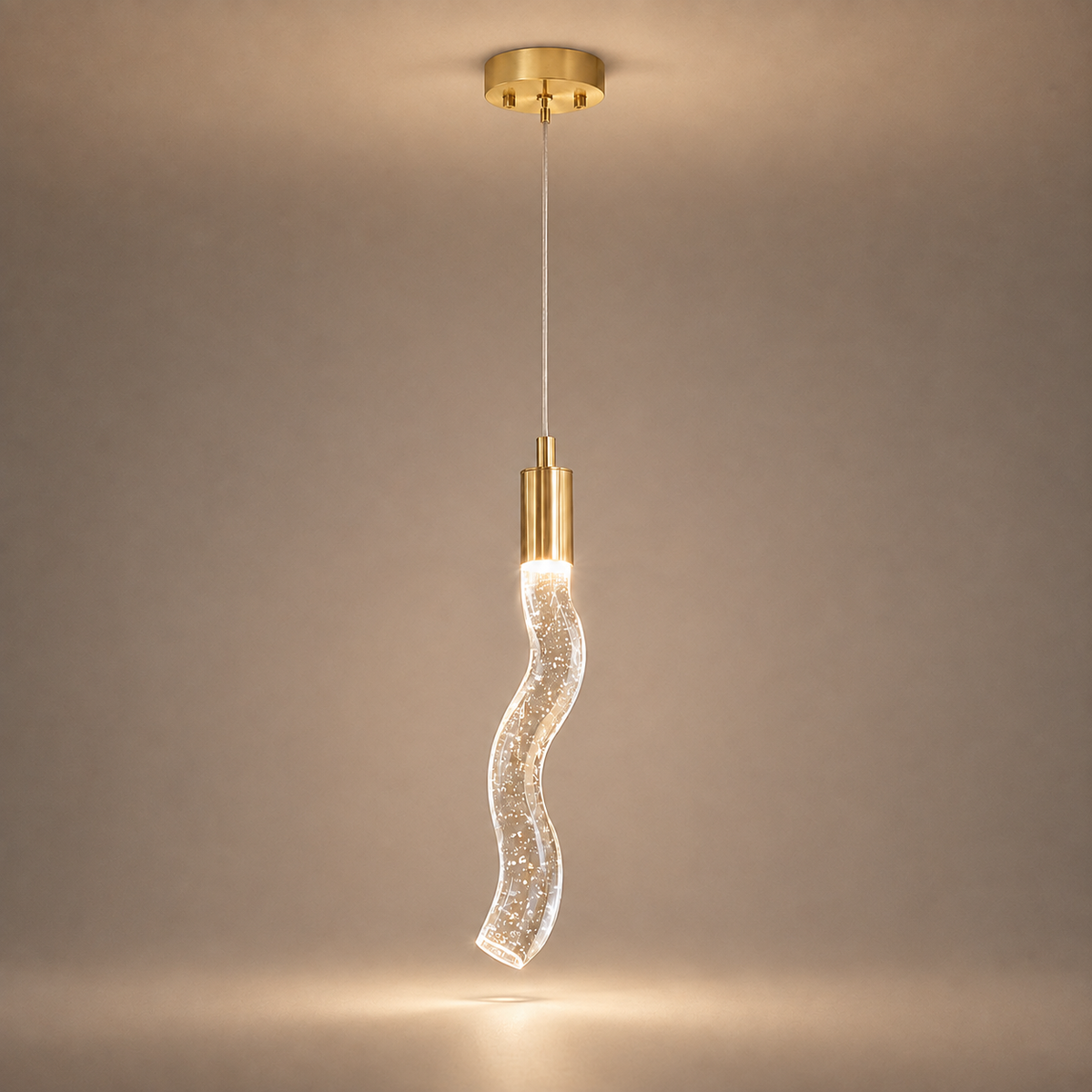 Suspension Tige de Lumiere modele ondule, forme vague allumee