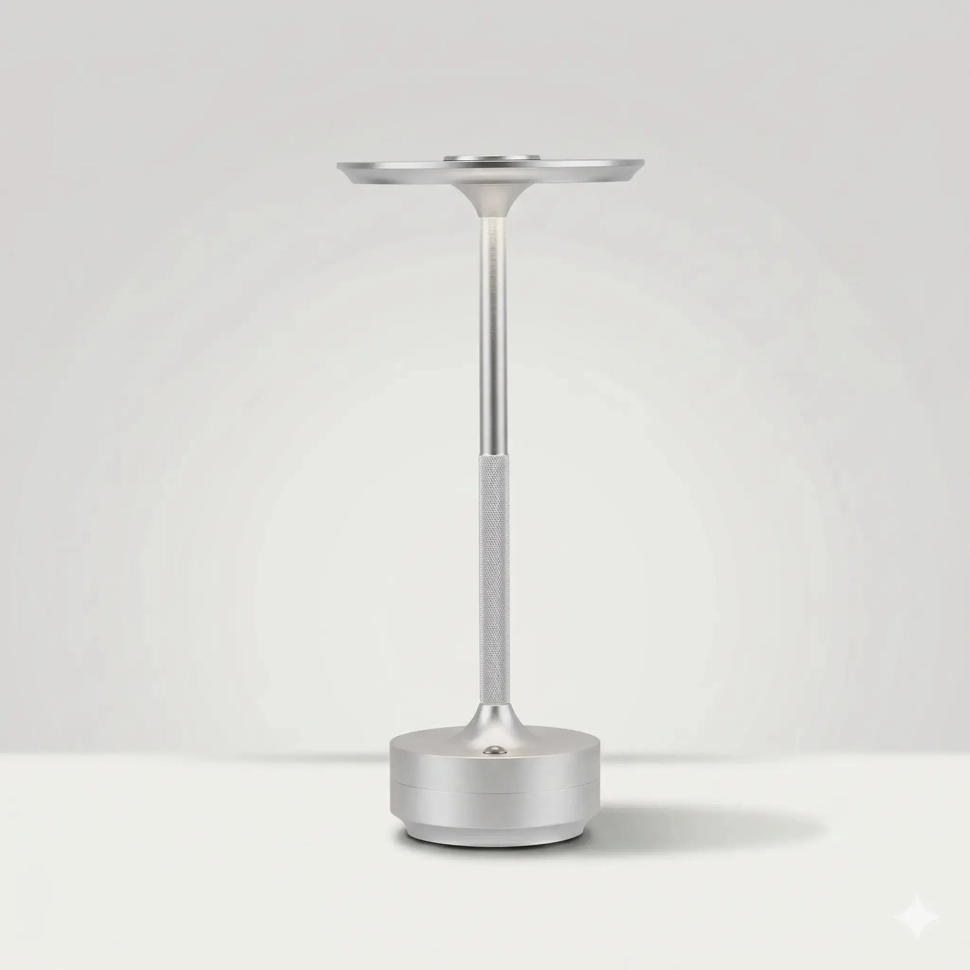 Lampe de Chevet Tactile en Aluminium - LumiTouch | Cocon de Lune Argent