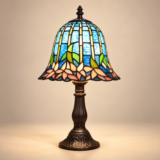 Lampe de Chevet Tiffany Nénuphar - Ancora | Cocon de Lune - abat-jour en vitrail bleu ciel, feuilles vertes et pétales roses, pied en métal bronze